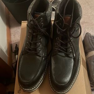 Nice pair of dress boots leather outsole and orthopedic sole. Only wore once